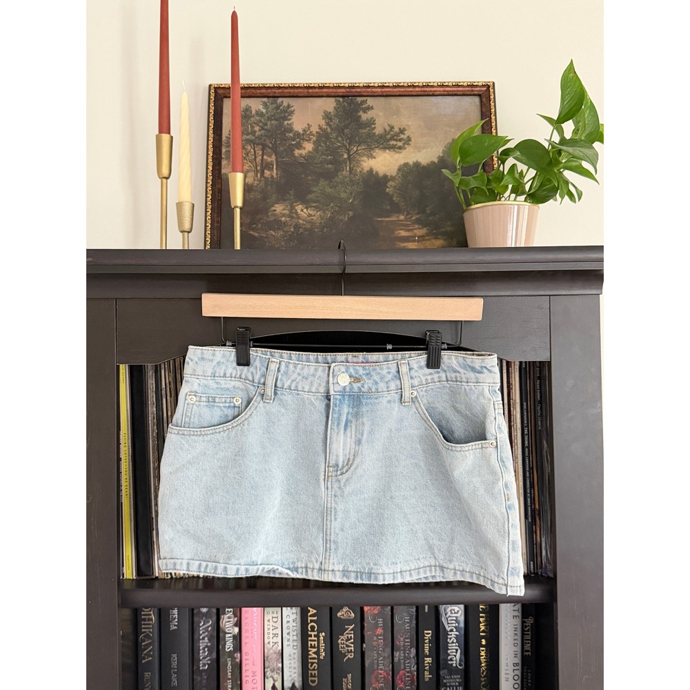 Edikted Low Rise Light Wash Denim Mini Skirt Small Blue Casual Y2K Micro Skirt